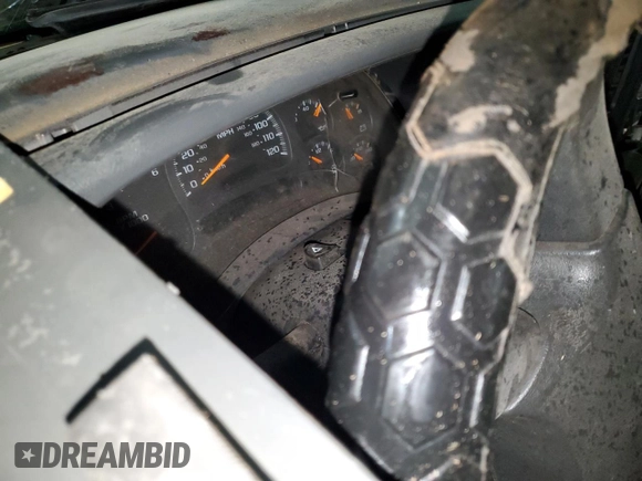 2003 Chevrolet Silverado 1500 LS z VIN 2GCEK19TX31283180, wystawiony jako Copart lot #73982354 z przebiegiem Nie podano mil oraz Nie do naprawy • Non repairable. Historia ofert i sprzedaży dostępna na DreamBid. Obrazek 9.