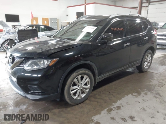 2016 Nissan Rogue SV z VIN JN8AT2MV2GW135957, wystawiony jako IAAI lot #42077099 z przebiegiem 135 081 mil mil oraz . Historia ofert i sprzedaży dostępna na DreamBid. Obrazek 2.