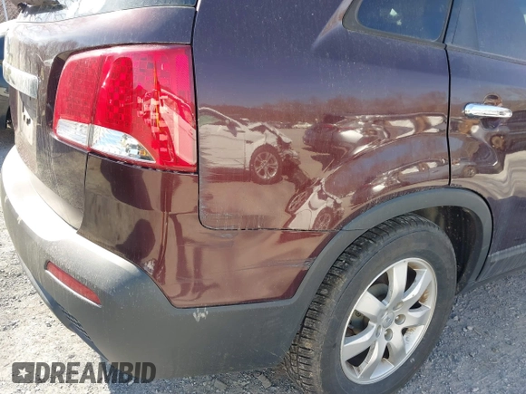 2012 Kia Sorento LX with VIN 5XYKTDA22CG286925, listed as a IAAI auction lot 41766103 with 163,522 mi miles. Bid and sale history available at carsss.com. Image 15.