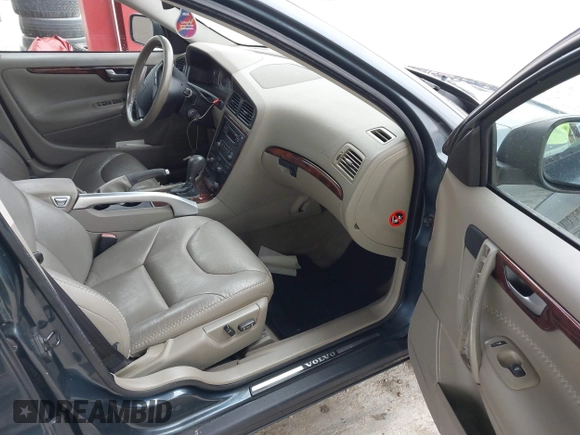 2006 Volvo XC70 with VIN YV4SZ592361239686, listed as a IAAI auction lot 41412262 with 89,110 mi miles. Bid and sale history available at carsss.com. Image 5.
