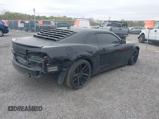 2010 Chevrolet Camaro 2SS z VIN 2G1FK1EJ9A9137692, wystawiony jako IAAI lot #42085420 z przebiegiem 169 665 mil mil oraz . Historia ofert i sprzedaży dostępna na DreamBid. Obrazek 4.