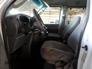 2006 Ford Econoline Passenger XL z VIN 1FBNE31L96HA15984, wystawiony jako Copart lot #46550855 z przebiegiem 242 736 mil mil oraz Czysty tytuł • Clean title. Historia ofert i sprzedaży dostępna na DreamBid. Obrazek 7.