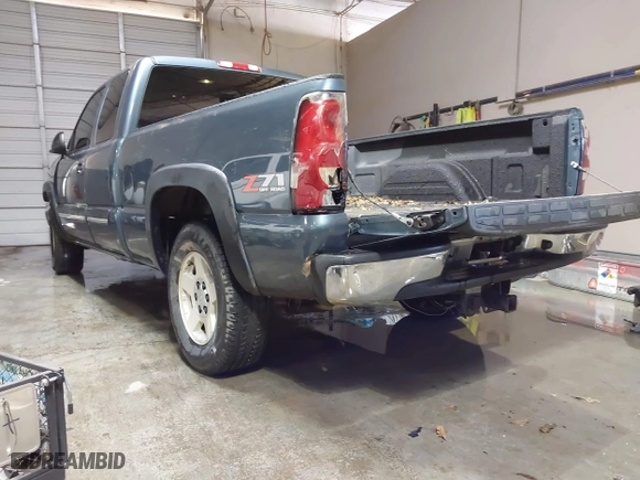2006 Chevrolet Silverado 1500 LT2 with VIN 1GCEK19B96Z181792, listed as a IAAI auction lot 41355159 with 134,885 mi miles. Bid and sale history available at carsss.com. Image 3.