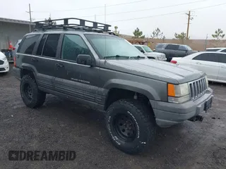 1997 Jeep Grand Cherokee Laredo with VIN 1J4GZ58Y8VC624804, listed as a IAAI auction lot 41736324 with 165,851 mi miles. Bid and sale history available at carsss.com. Image 1.