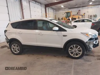 2019 Ford Escape SE z VIN 1FMCU9GDXKUA97147, wystawiony jako IAAI lot #42155997 z przebiegiem 94 829 mil mil oraz . Historia ofert i sprzedaży dostępna na DreamBid. Obrazek 13.