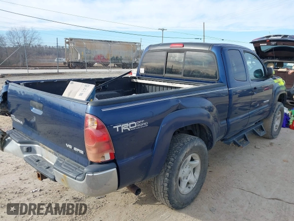 2006 Toyota Tacoma with VIN 5TEUU42N46Z247343, listed as a IAAI auction lot 41235061 with 189,193 mi miles. Bid and sale history available at carsss.com. Image 4.