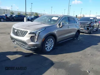 2023 Cadillac XT4 FWD Luxury z VIN 1GYAZAR40PF135132, wystawiony jako IAAI lot #41684609 z przebiegiem 12 164 mil mil oraz . Historia ofert i sprzedaży dostępna na DreamBid. Obrazek 20.