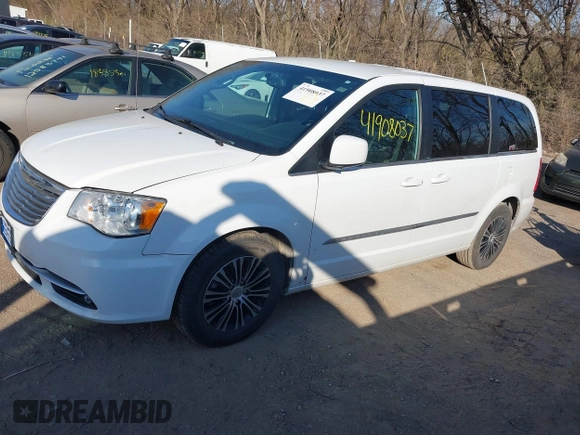 2014 Chrysler Town & Country S with VIN 2C4RC1HG7ER109008, listed as a IAAI auction lot 41908037 with 176,633 mi miles. Bid and sale history available at carsss.com. Image 2.
