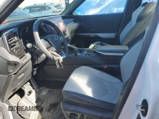 2024 Lexus TX 500h F Sport Premium z VIN 5TDABAB69RS002975, wystawiony jako Copart lot #51767135 z przebiegiem 11 894 mil mil oraz Czysty tytuł • Clean title. Historia ofert i sprzedaży dostępna na DreamBid. Obrazek 7.