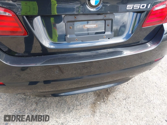 2012 BMW 5 Series 550i xDrive z VIN WBAFU9C55CC787098, wystawiony jako IAAI lot #42031582 z przebiegiem 87 095 mil mil oraz . Historia ofert i sprzedaży dostępna na DreamBid. Obrazek 6.