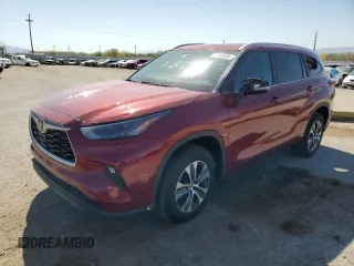 2024 Toyota Highlander LE z VIN 5TDKDRAH4RS547336, wystawiony jako Copart lot #52563695 z przebiegiem 6 849 mil mil oraz Szkoda całkowita • Salvage title. Historia ofert i sprzedaży dostępna na DreamBid. Obrazek 1.