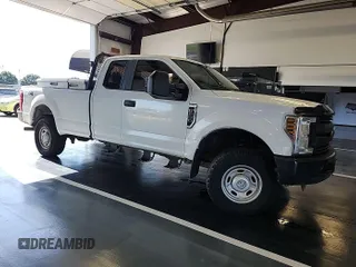 2018 Ford F-250 XL z VIN 1FT7X2B64JEB43318, wystawiony jako IAAI lot #42879295 z przebiegiem 215 145 mil mil oraz . Historia ofert i sprzedaży dostępna na DreamBid. Obrazek 18.