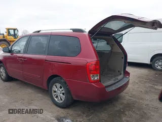 2012 Kia Sedona LX with VIN KNDMG4C75C6422392, listed as a IAAI auction lot 41235462 with 211,653 mi miles. Bid and sale history available at carsss.com. Image 3.