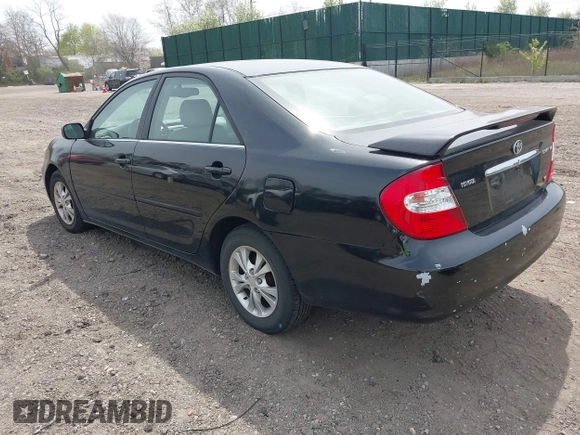 2004 Toyota Camry LE with VIN 4T1BF32KX4U077010, listed as a IAAI auction lot 42039297 with 113,742 mi miles. Bid and sale history available at carsss.com. Image 3.