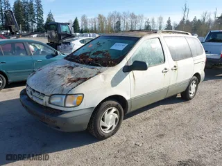 1998 Toyota Sienna LE with VIN 4T3ZF13C1WU052050, listed as a IAAI auction lot 41921780 with 144,769 mi miles. Bid and sale history available at carsss.com. Image 2.
