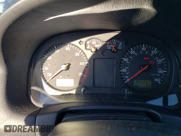 1999 Volkswagen GTI z VIN WVWDC31J3XW349033, wystawiony jako Copart lot #82294274 z przebiegiem 234 259 mil mil oraz Szkoda całkowita • Salvage title. Historia ofert i sprzedaży dostępna na DreamBid. Obrazek 9.