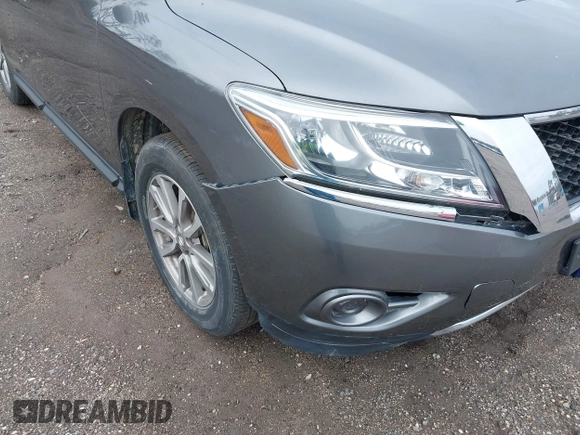 2015 Nissan Pathfinder SV with VIN 5N1AR2MN5FC702068, listed as a IAAI auction lot 41404755 with 179,926 mi miles. Bid and sale history available at carsss.com. Image 17.