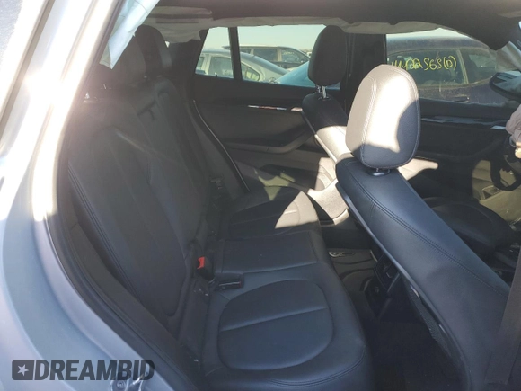 2016 BMW X1 xDrive28i z VIN WBXHT3C37G5F66869, wystawiony jako Copart lot #44990885 z przebiegiem Nie podano mil oraz Szkoda całkowita • Salvage title. Historia ofert i sprzedaży dostępna na DreamBid. Obrazek 10.