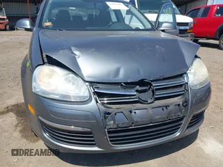 2009 Volkswagen Jetta Sedan SE with VIN 3VWRM71K39M028354, listed as a IAAI auction lot 42025287 with 140,351 mi miles. Bid and sale history available at carsss.com. Image 6.