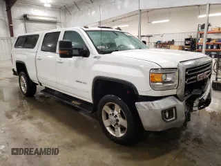 2016 GMC Sierra 2500HD SLE z VIN 1GT12SEG2GF272752, wystawiony jako Copart lot #79693704 z przebiegiem 200 684 mil mil oraz Szkoda całkowita • Salvage title. Historia ofert i sprzedaży dostępna na DreamBid. Obrazek 4.