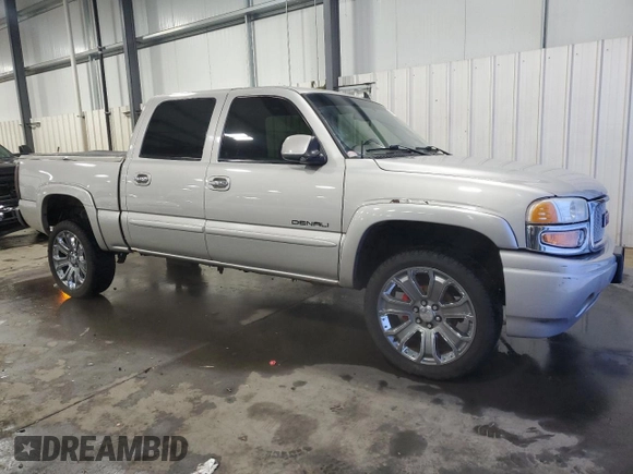 2006 GMC Sierra Denali z VIN 2GTEK63N661185470, wystawiony jako Copart lot #85517684 z przebiegiem 154 457 mil mil oraz Szkoda całkowita • Salvage title. Historia ofert i sprzedaży dostępna na DreamBid. Obrazek 4.