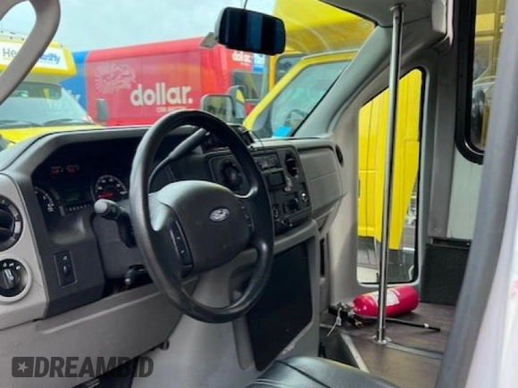 2019 Ford E-Series Commercial с VIN 1FDEE4F68KDC56095, выставлен на аукционе Copart как лот 74637954 с пробегом Не указан миль и Списание • Salvage title. История ставок и продаж доступна на DreamBid. Изображение 1.