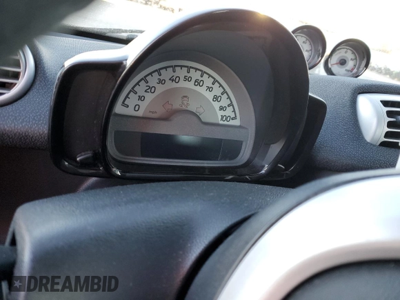 2015 Smart fortwo Passion with VIN WMEEJ9AA5FK829000, listed as a Copart auction lot 88367555 with Not provided miles and Clean title. Bid and sale history available at DreamBid. Image 9.