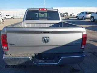 2020 Ram 1500 SLT z VIN 1C6RR7TT6LS101264, wystawiony jako IAAI lot #41359390 z przebiegiem 94 762 mil mil oraz . Historia ofert i sprzedaży dostępna na DreamBid. Obrazek 16.