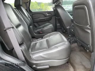 2014 GMC Yukon Denali z VIN 1GKS1EEF4ER130225, wystawiony jako Copart lot #53042185 z przebiegiem Nie podano mil oraz Szkody całkowita. Historia ofert i sprzedaży dostępna na DreamBid. Obrazek 11.