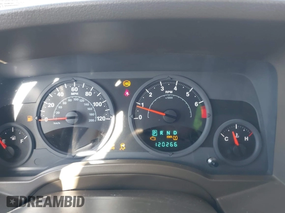 2008 Jeep Patriot Sport with VIN 1J8FF28W68D597262, listed as a IAAI auction lot 41835386 with 120,266 mi miles. Bid and sale history available at carsss.com. Image 7.
