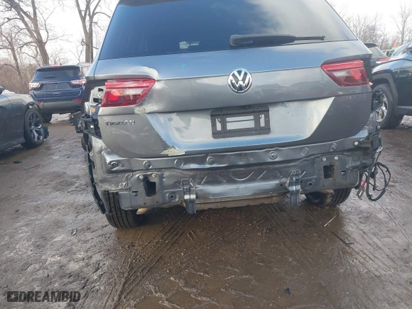 2021 Volkswagen Tiguan S with VIN 3VV1B7AX9MM075450, listed as a IAAI auction lot 41509295 with 69,097 mi miles. Bid and sale history available at carsss.com. Image 6.