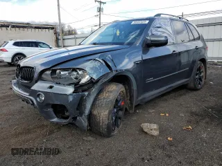 2011 BMW X5 35i with VIN 5UXZV4C53BL403185, listed as a Copart auction lot 50402535 with 204,716 mi miles and Salvage Title. Bid and sale history available at carsss.com. Image 1.