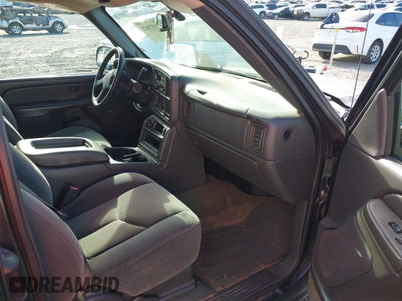 2004 Chevrolet Silverado 1500 Work Truck with VIN 2GCEC19T441204973, listed as a IAAI auction lot 41575021 with Not Provided miles. Bid and sale history available at carsss.com. Image 5.