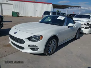 2018 FIAT 124 Spider Classica z VIN JC1NFAEKXJ0138258, wystawiony jako IAAI lot #42174771 z przebiegiem 42 867 mil mil oraz . Historia ofert i sprzedaży dostępna na DreamBid. Obrazek 2.