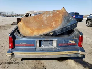 1988 Cadillac DeVille z VIN 1G6CD1156J4296091, wystawiony jako Copart lot #46307265 z przebiegiem Nie podano mil oraz Szkoda całkowita • Salvage title. Historia ofert i sprzedaży dostępna na DreamBid. Obrazek 6.