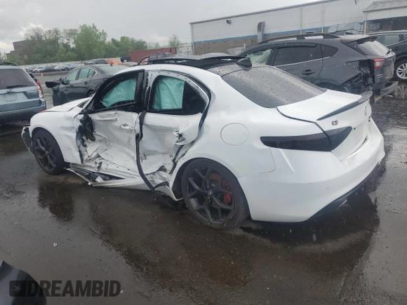 2021 Alfa Romeo Giulia Ti z VIN ZARFANBN1M7648754, wystawiony jako Copart lot #55331525 z przebiegiem Nie podano mil oraz Szkoda całkowita • Salvage title. Historia ofert i sprzedaży dostępna na DreamBid. Obrazek 2.