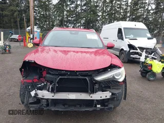 2018 Alfa Romeo Stelvio z VIN ZASFAKAN9J7B75330, wystawiony jako IAAI lot #41923353 z przebiegiem 68 251 mil mil oraz . Historia ofert i sprzedaży dostępna na DreamBid. Obrazek 13.