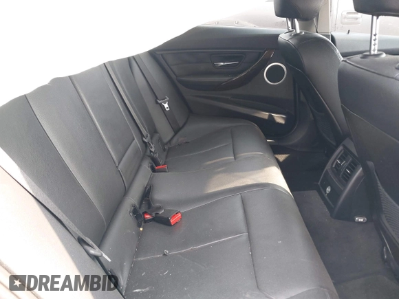 2015 BMW 3 Series 328i с VIN WBA3A5G57FNS89315, выставлен на аукционе IAAI как лот 42293358 с пробегом Не указан миль и . История ставок и продаж доступна на DreamBid. Изображение 8.