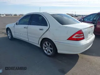 2007 Mercedes-Benz C 280 Luxury z VIN WDBRF54H47A931316, wystawiony jako IAAI lot #42051676 z przebiegiem 109 449 mil mil oraz . Historia ofert i sprzedaży dostępna na DreamBid. Obrazek 3.