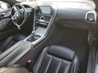 2019 BMW 8 Series M850i xDrive z VIN WBABC4C59KBU96130, wystawiony jako Copart lot #82254834 z przebiegiem Nie podano mil oraz Szkoda całkowita • Salvage title. Historia ofert i sprzedaży dostępna na DreamBid. Obrazek 8.