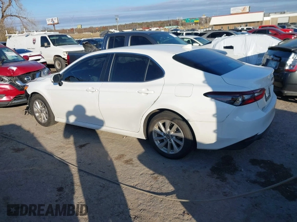 2024 Toyota Camry LE z VIN 4T1R11AK6RU888622, wystawiony jako IAAI lot #41102520 z przebiegiem 12 717 mil mil oraz . Historia ofert i sprzedaży dostępna na DreamBid. Obrazek 14.