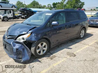 2018 Toyota Sienna LE Auto Access Seat with VIN 5TDKZ3DC5JS937221, listed as a Copart auction lot 59595765 with 118,790 mi miles and Salvage title. Bid and sale history available at DreamBid. Image 1.
