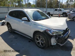 2018 BMW X1 sDrive28i with VIN WBXHU7C31J5L06010, listed as a Copart auction lot 50690995 with 44,092 mi miles and Salvage Title. Bid and sale history available at carsss.com. Image 4.
