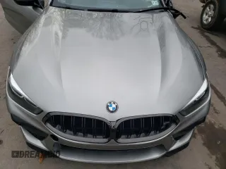 2020 BMW M8 z VIN WBSAE0C07LCD84777, wystawiony jako Copart lot #35876633 z przebiegiem Nie podano mil oraz . Historia ofert i sprzedaży dostępna na DreamBid. Obrazek 11.