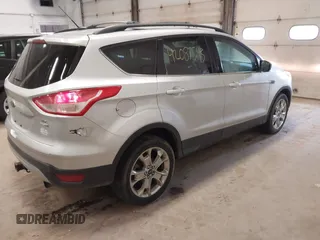2013 Ford Escape SE with VIN 1FMCU9G99DUA02866, listed as a IAAI auction lot 42087543 with 260,585 mi miles. Bid and sale history available at carsss.com. Image 4.