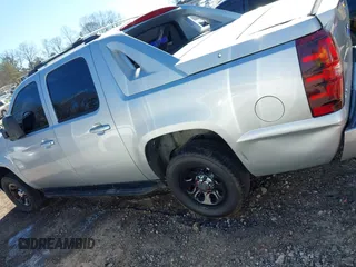 2011 Chevrolet Avalanche LS with VIN 3GNMCEE01BG393771, listed as a IAAI auction lot 41612025 with 199,994 mi miles. Bid and sale history available at carsss.com. Image 14.