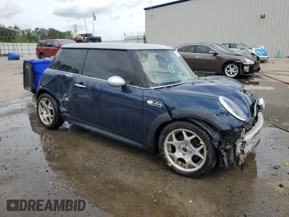 2006 MINI Hardtop S z VIN WMWRE335X6TL20674, wystawiony jako Copart lot #51828915 z przebiegiem Nie podano mil oraz Nie do naprawy • Non repairable. Historia ofert i sprzedaży dostępna na DreamBid. Obrazek 4.