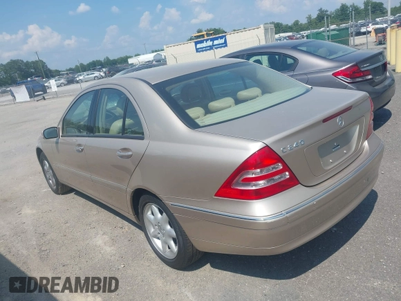 2002 Mercedes-Benz C 230/260/280/320 z VIN WDBRF61J32E005536, wystawiony jako IAAI lot #42527472 z przebiegiem 9 601 mil mil oraz . Historia ofert i sprzedaży dostępna na DreamBid. Obrazek 3.