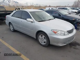 2003 Toyota Camry LE z VIN 4T1BF32K73U560906, wystawiony jako IAAI lot #41413959 z przebiegiem 116 310 mil mil oraz . Historia ofert i sprzedaży dostępna na DreamBid. Obrazek 1.