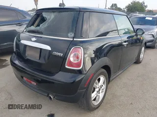 2011 MINI Hardtop with VIN WMWSU3C50BT098905, listed as a IAAI auction lot 42637688 with 118,389 mi miles and . Bid and sale history available at DreamBid. Image 4.